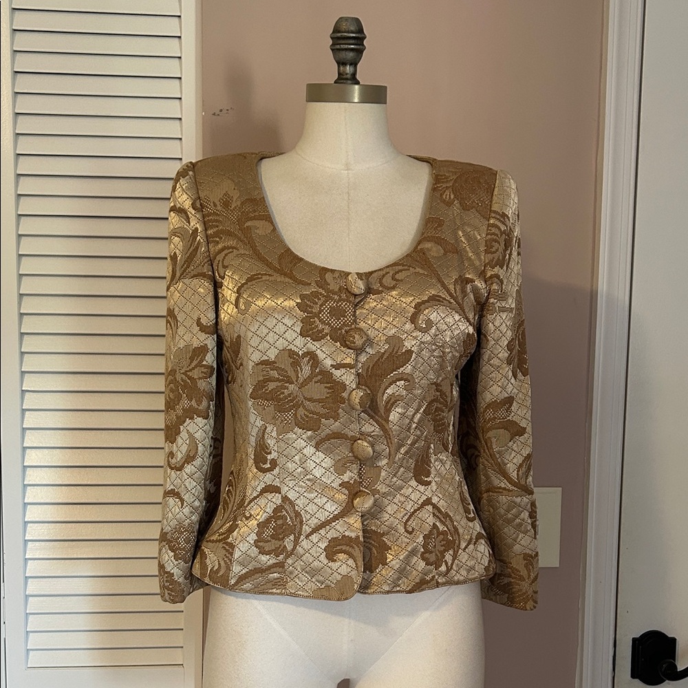 Vintage Noviello Bloom Gold quilted floral print scoop neck well fitted blazer